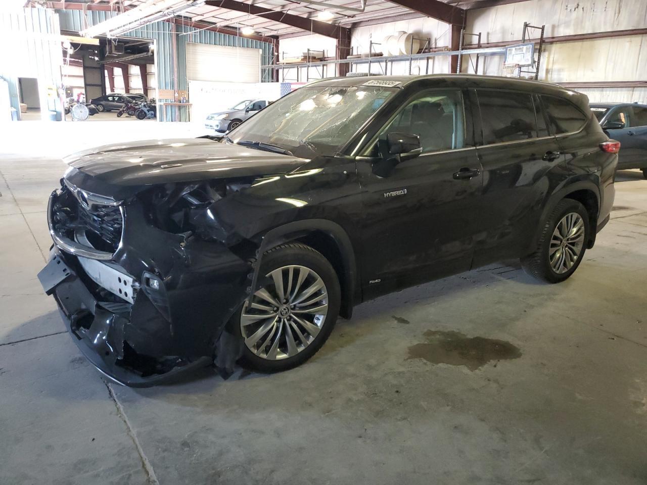 2021 Toyota Highlander Hybrid Platinum