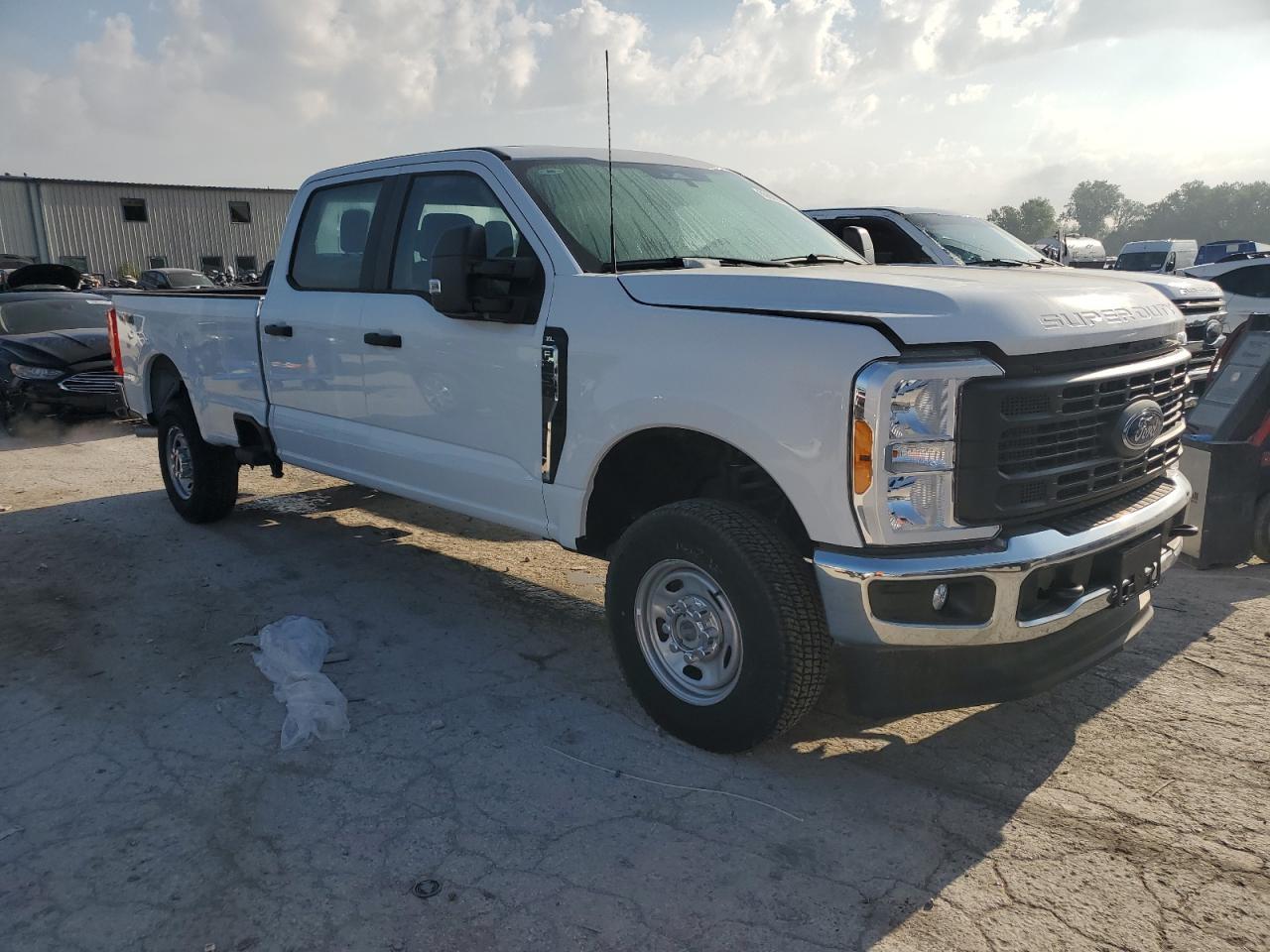 2023 Ford F250 Super Duty - Фото 4