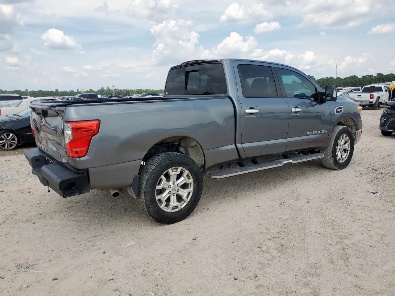2017 Nissan Titan Xd Sl - Image 3