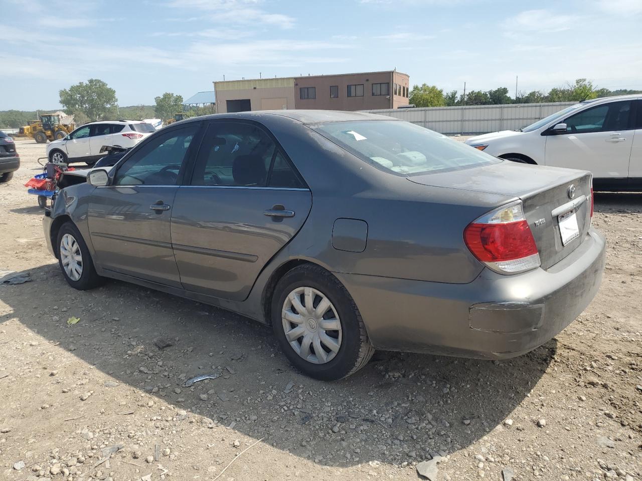2005 Toyota Camry Le - Image 2