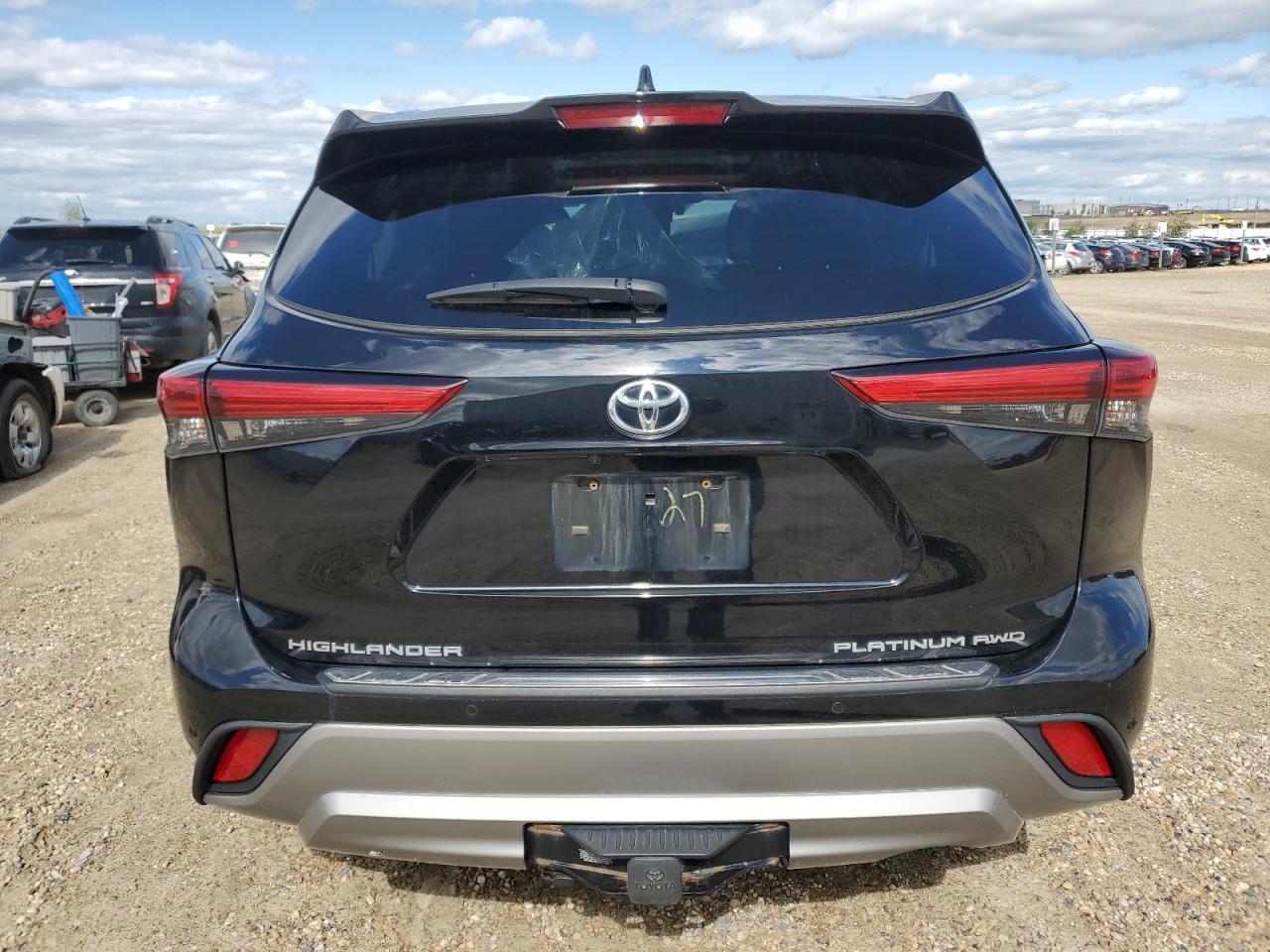 2021 Toyota Highlander Platinum - Image 6