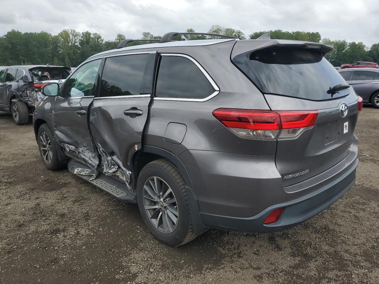 2018 Toyota Highlander Se - Фото 2