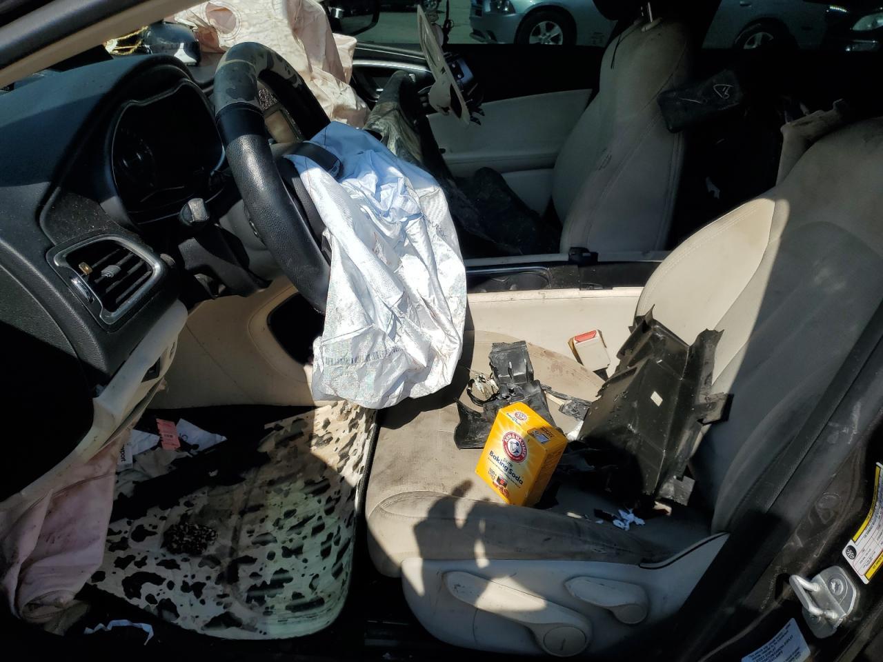 2016 Chrysler 200 Limited - Image 7