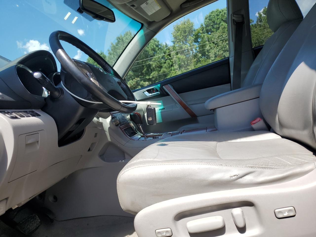 2010 Toyota Highlander Limited - Image 7
