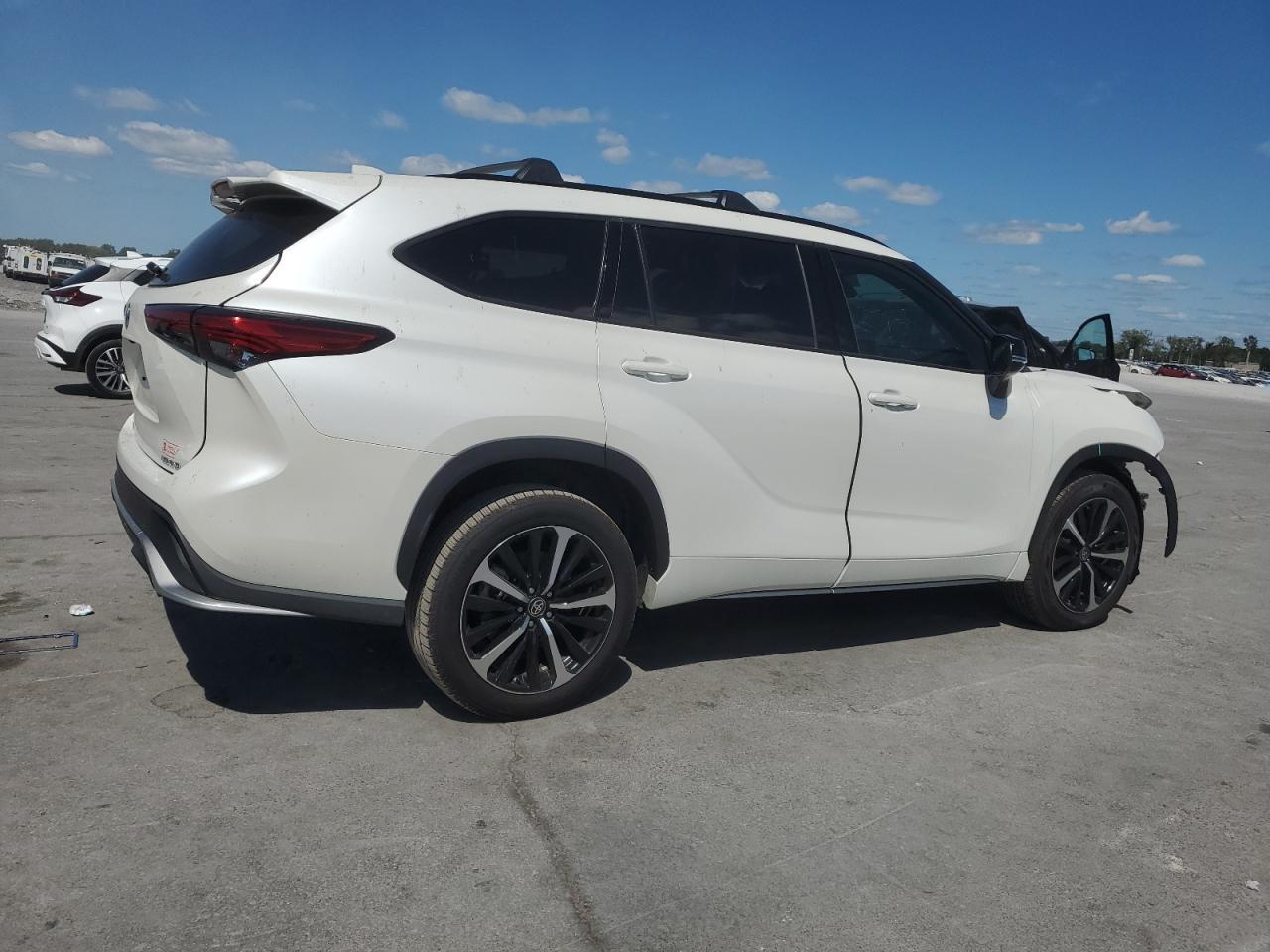 2021 Toyota Highlander Xse - Image 3