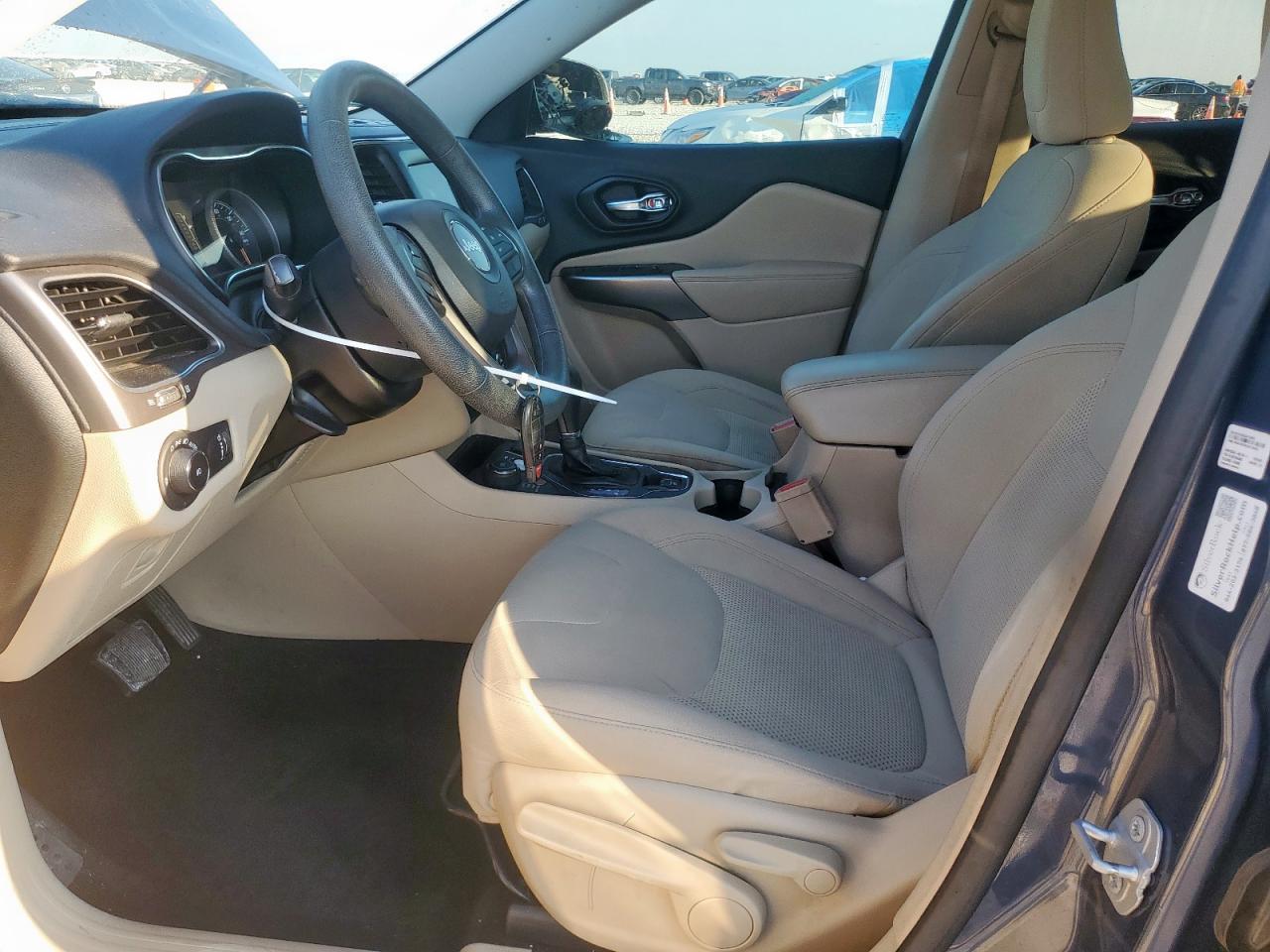 2019 Jeep Cherokee Latitude - Image 7