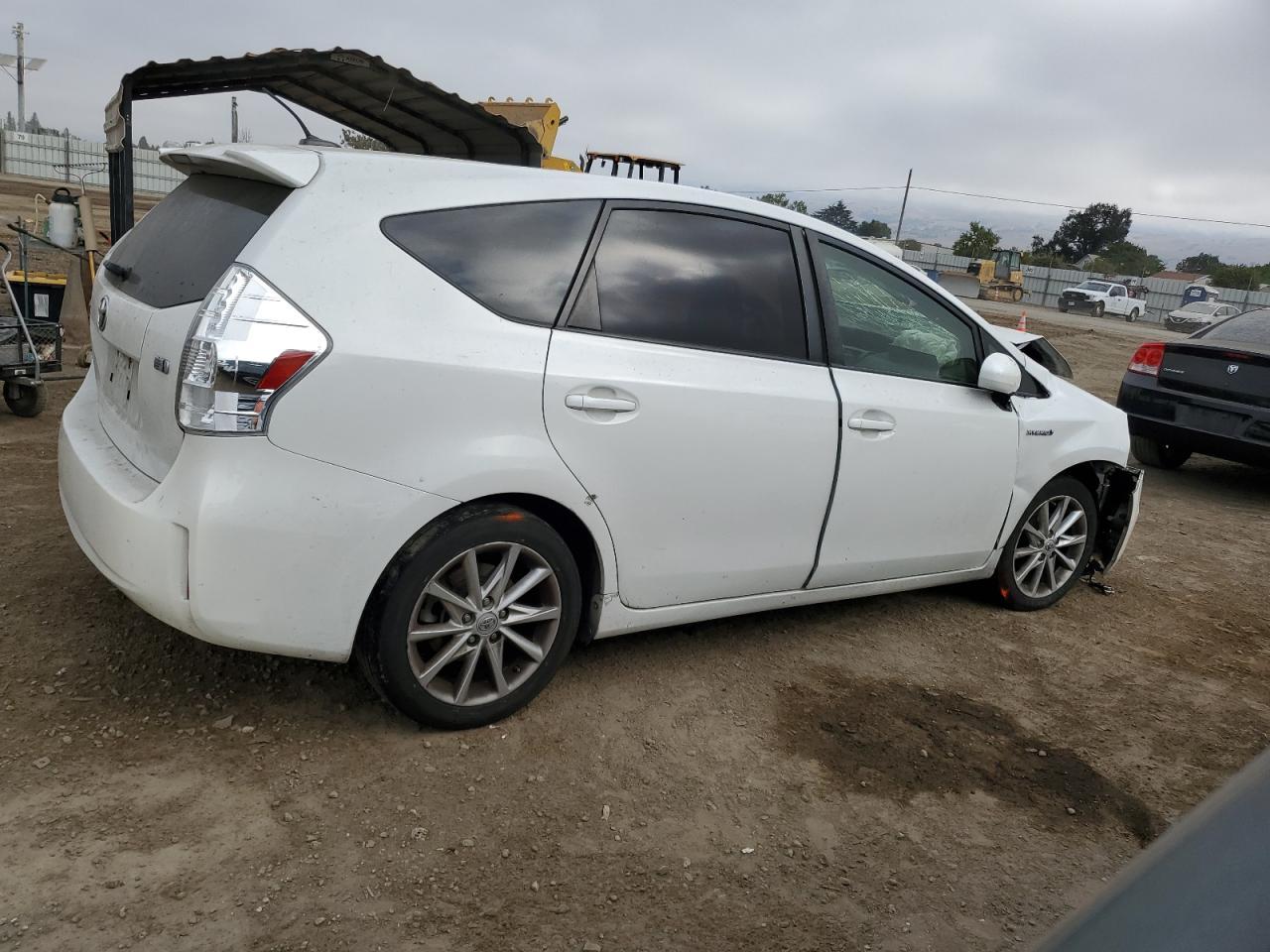 2013 Toyota Prius V - Фото 3
