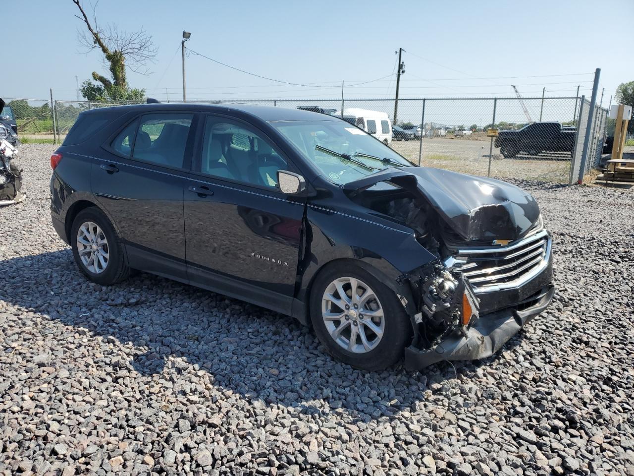 2018 Chevrolet Equinox Ls - Image 4