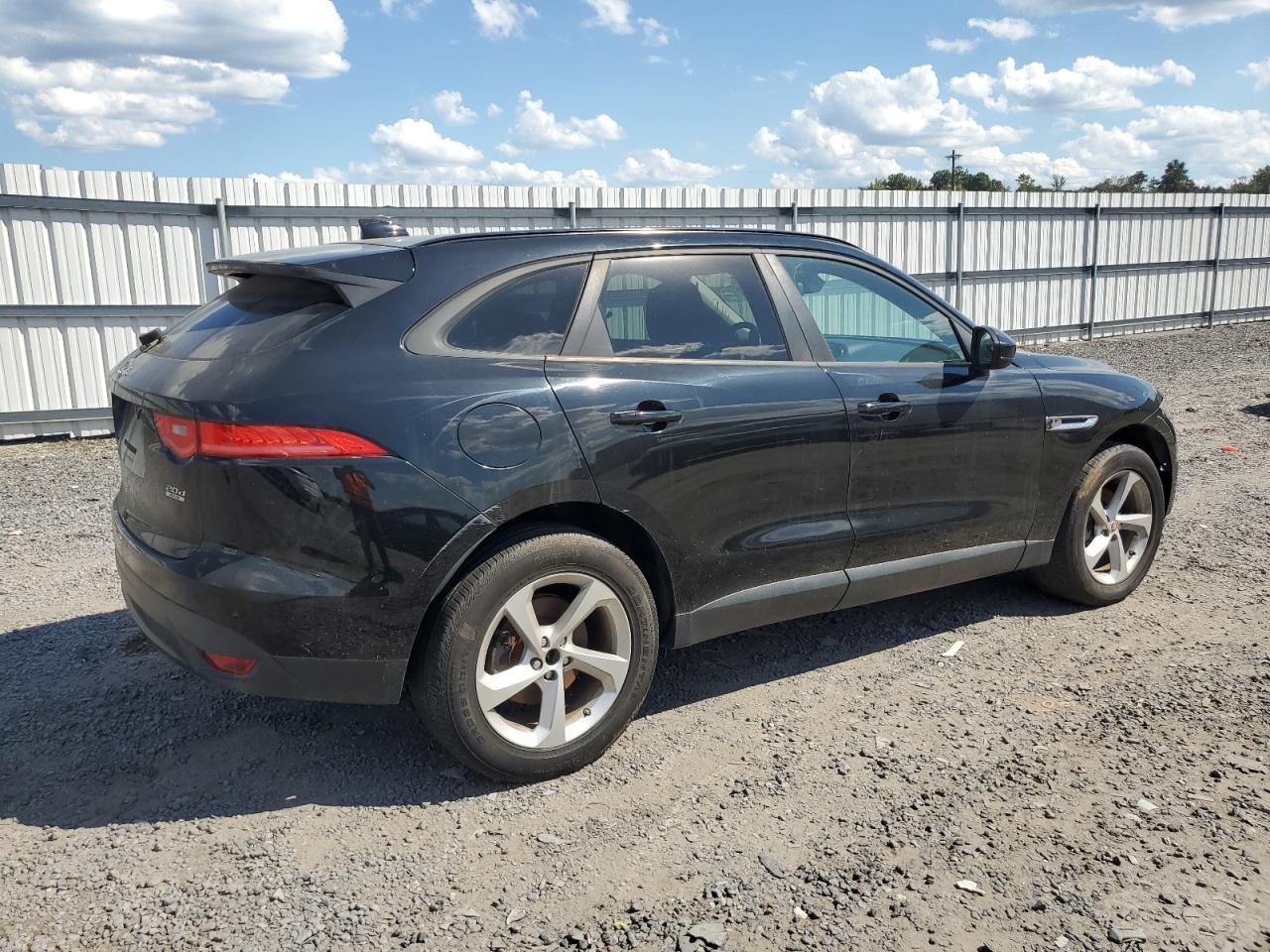 2018 Jaguar F-Pace Premium - Image 3