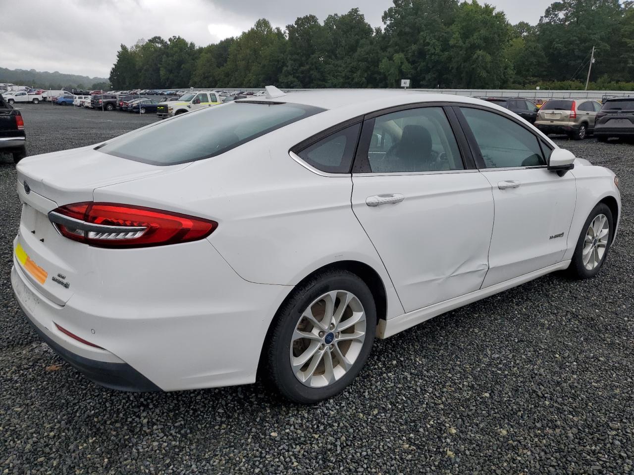 2019 Ford Fusion Se - Фото 3