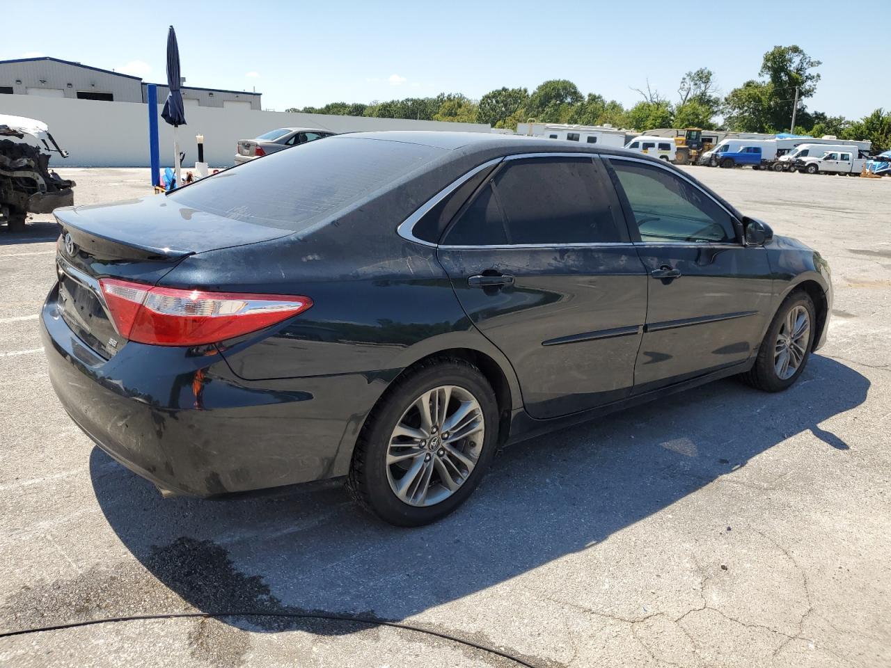 2017 Toyota Camry Le - Фото 3