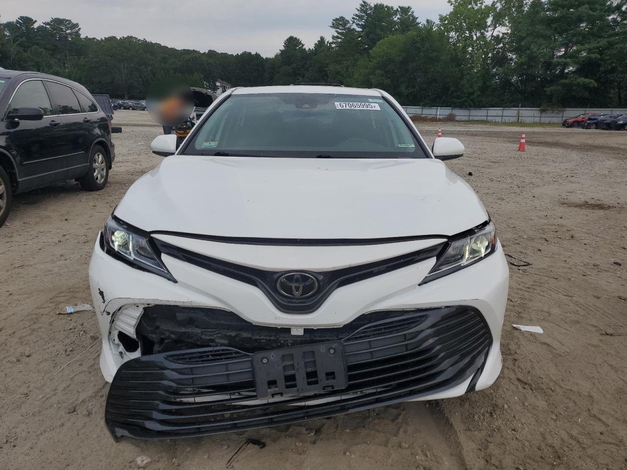 2020 Toyota Camry Le - Фото 5