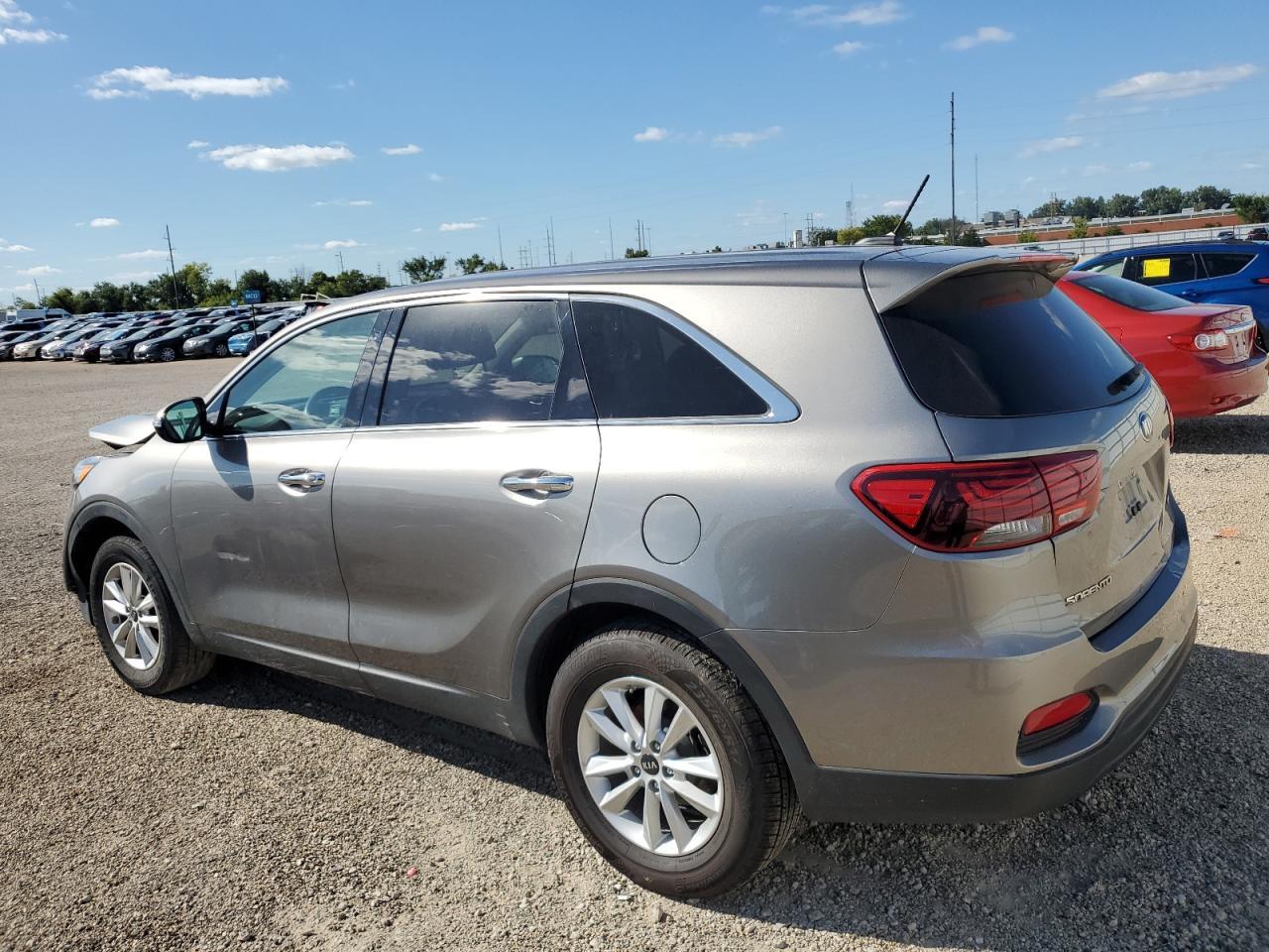 2019 Kia Sorento L - Image 2