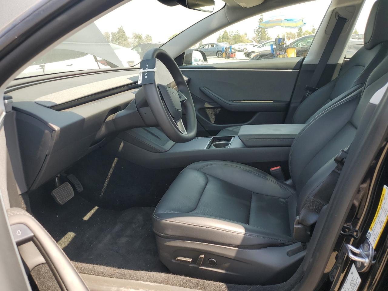 2025 Tesla Model 3 - Фото 7