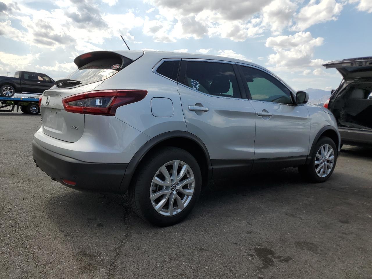 2021 Nissan Rogue Sport S - Фото 3