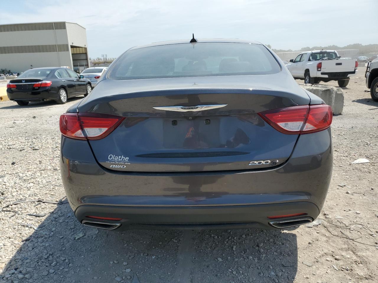 2016 Chrysler 200 S - Фото 6
