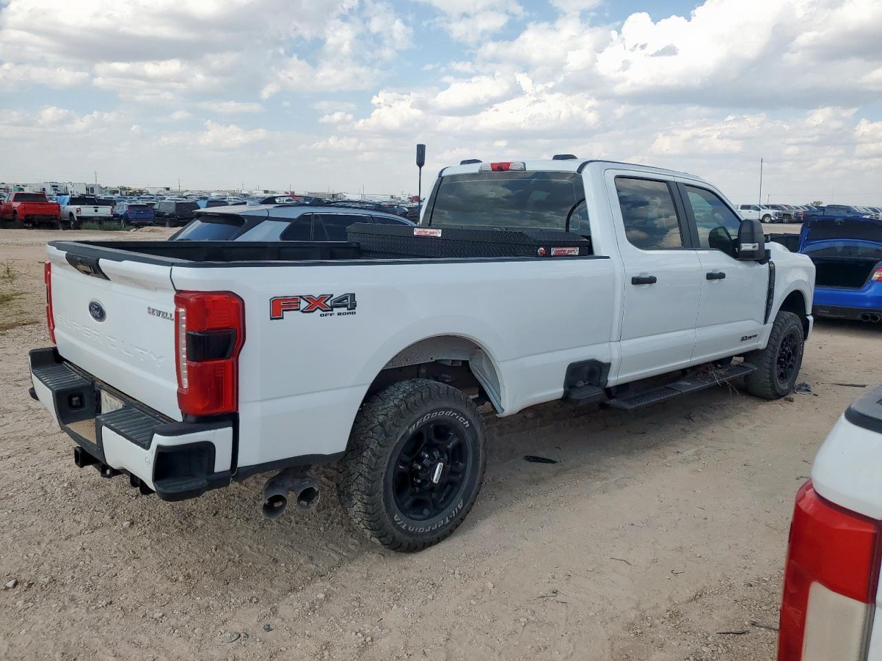 2024 Ford F250 Super Duty - Фото 3