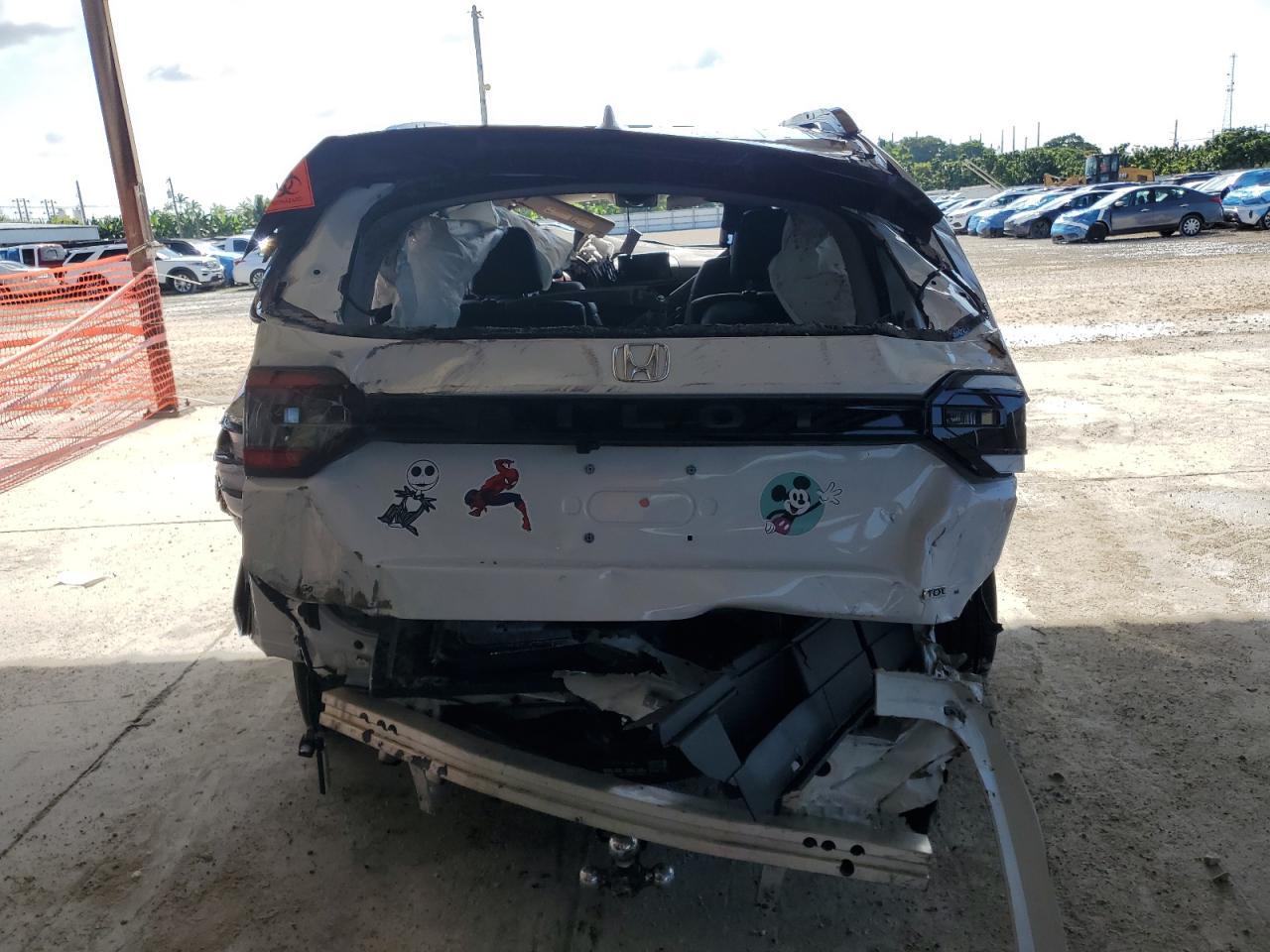 2025 Honda Pilot Touring - Image 6