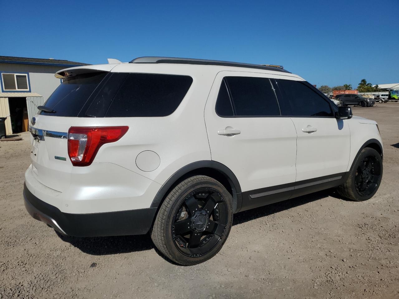 2016 Ford Explorer Xlt - Фото 3