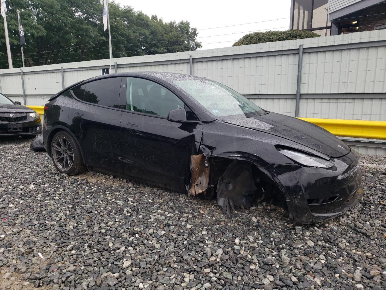 2025 Tesla Model Y - Фото 4
