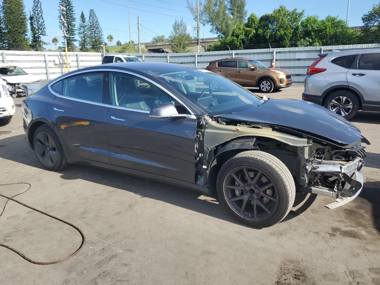 2018 Tesla Model 3 - Фото 4