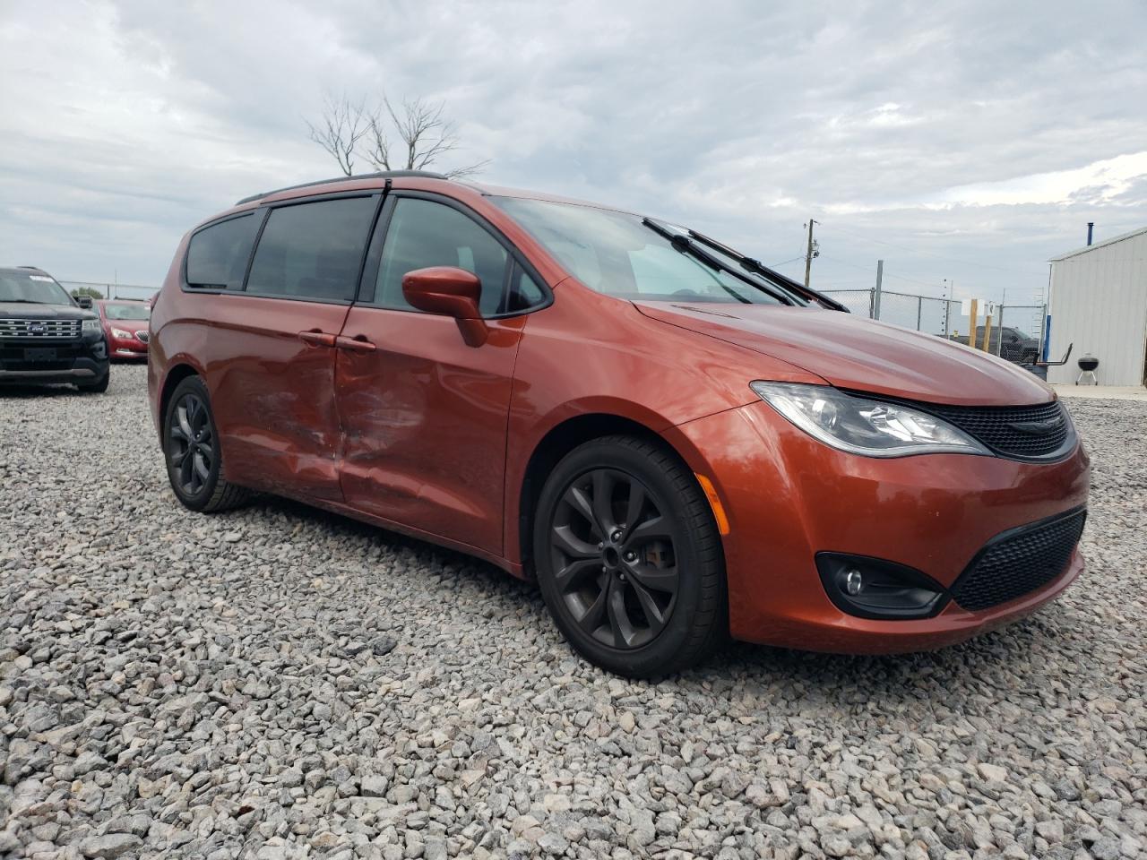 2018 Chrysler Pacifica Touring L - Image 4