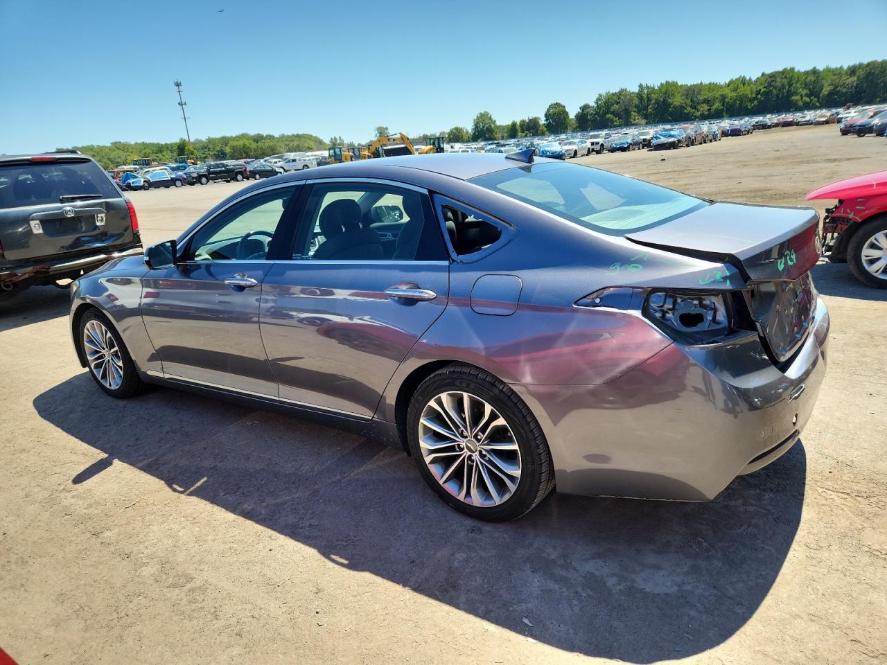 2016 Hyundai Genesis 3.8L - Фото 2