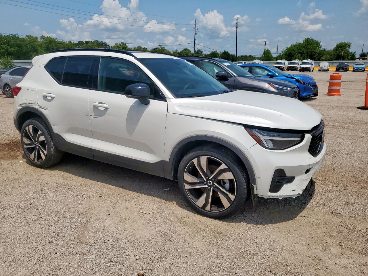 2025 Volvo Xc40 Plus - Фото 4