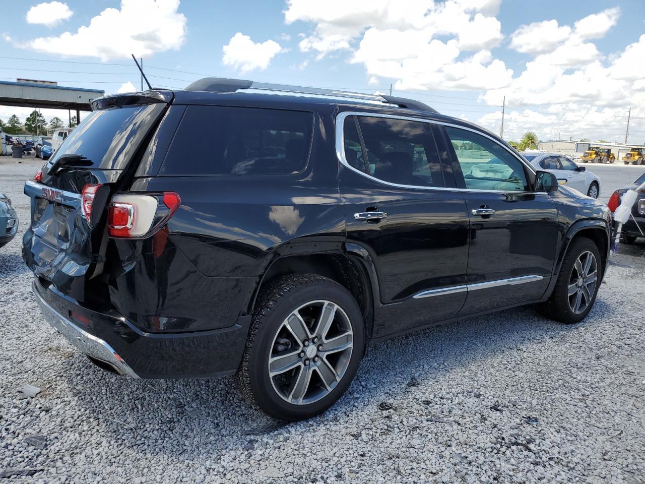 2019 GMC Acadia Denali - Image 3