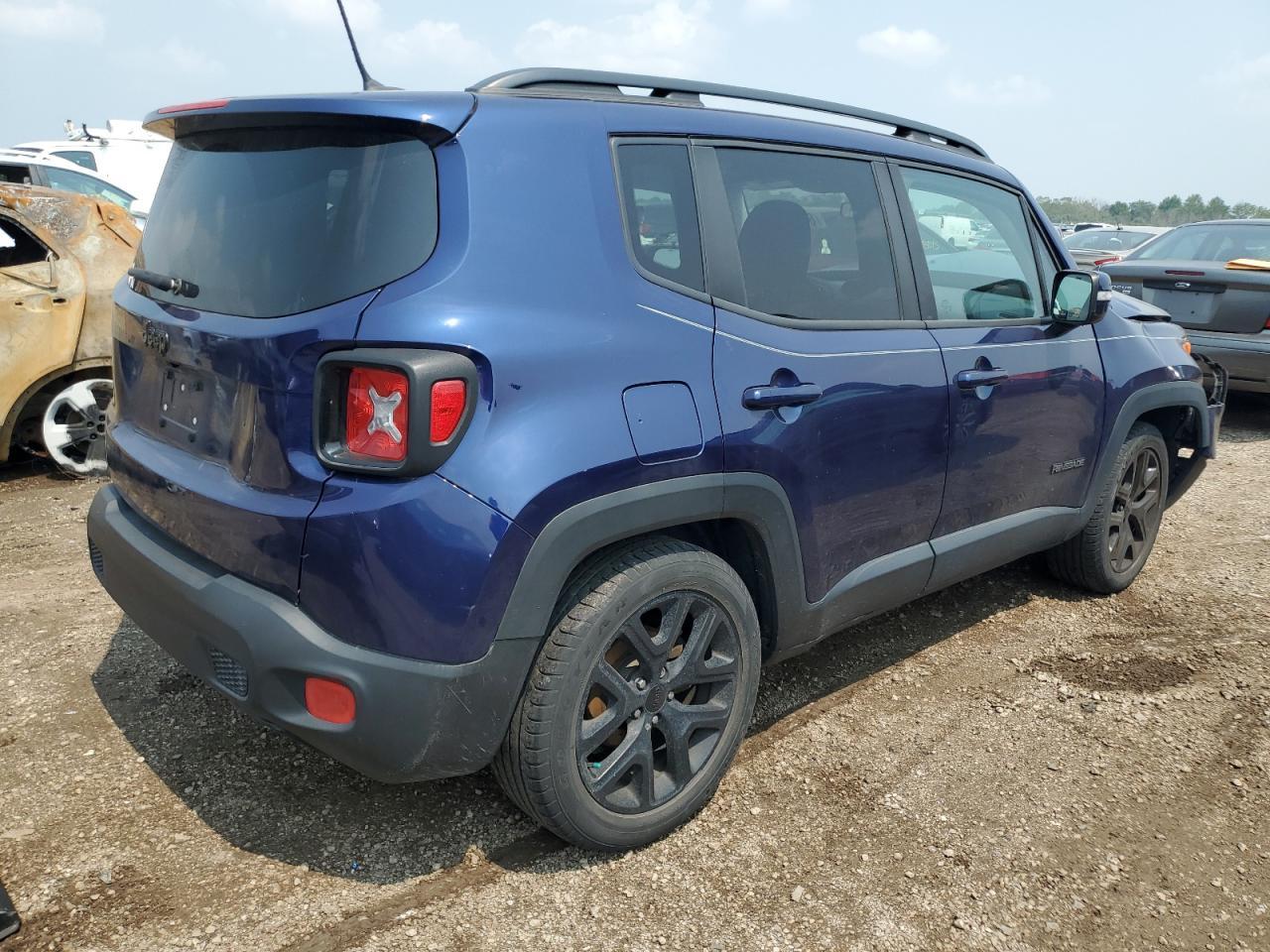 2017 Jeep Renegade Latitude - Image 3