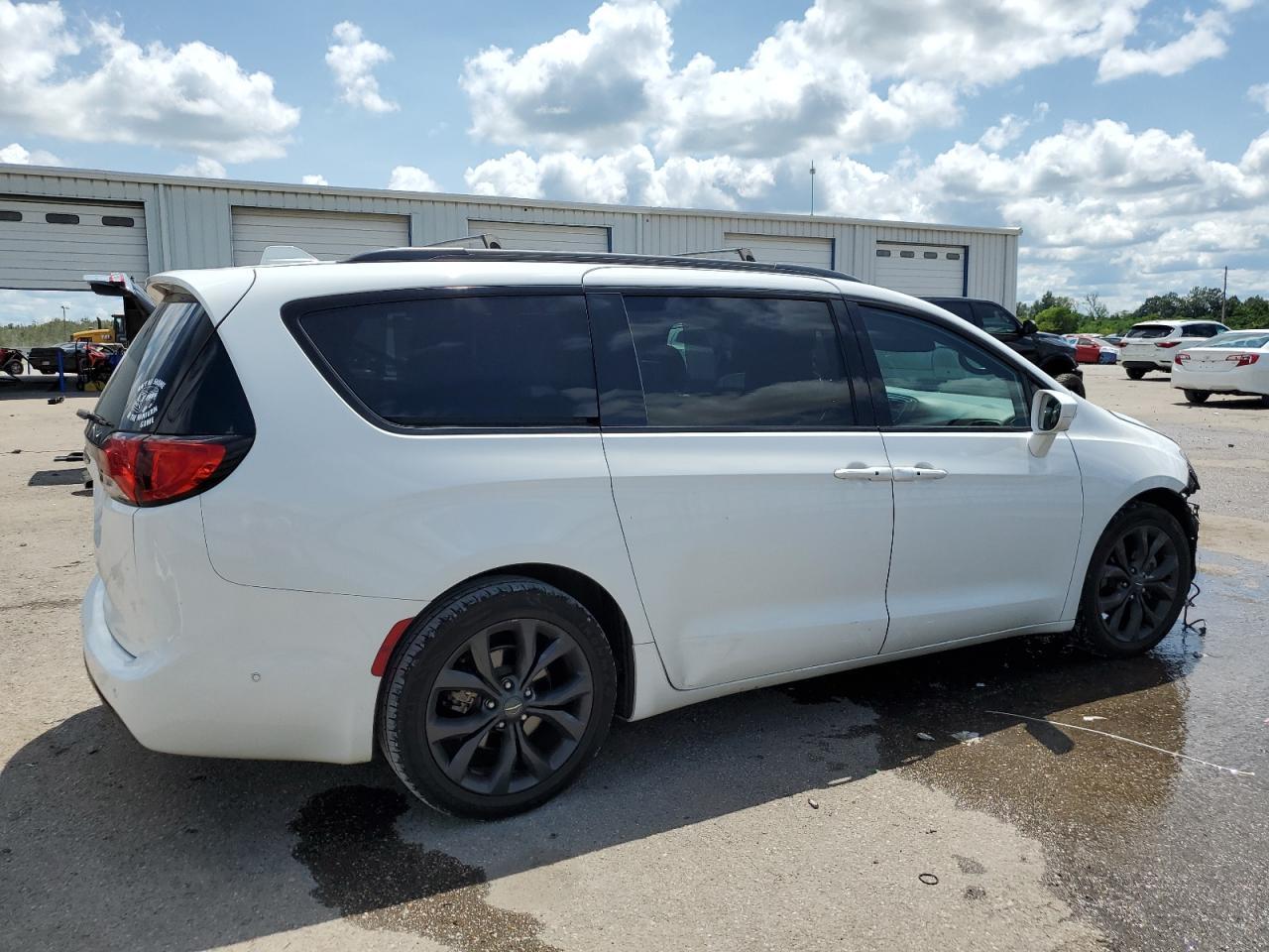 2019 Chrysler Pacifica Touring L Plus - Фото 3