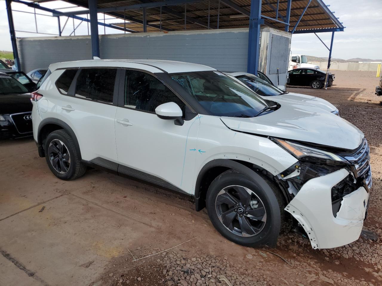 2025 Nissan Rouge - Image 4