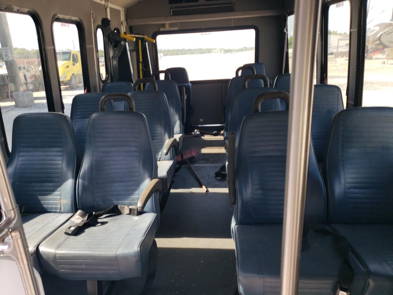 2021 Chevrolet Express G3 - Shuttle Bus - Фото 6