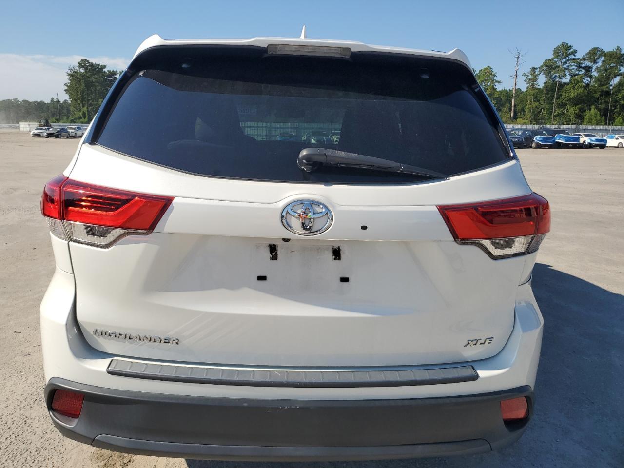 2018 Toyota Highlander Se - Image 6