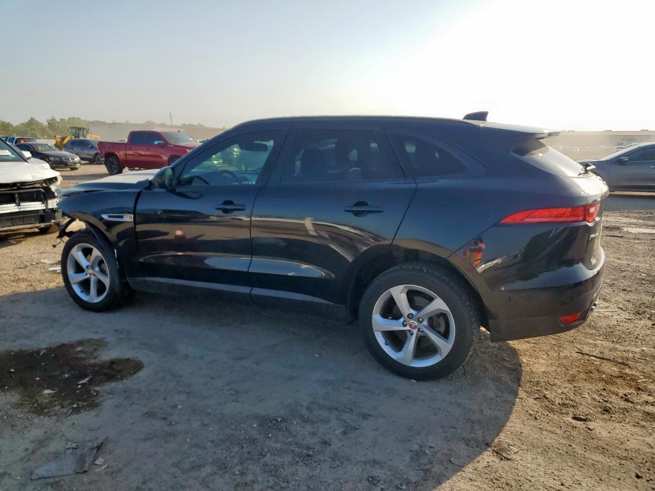 2017 Jaguar F-Pace Premium - Image 2