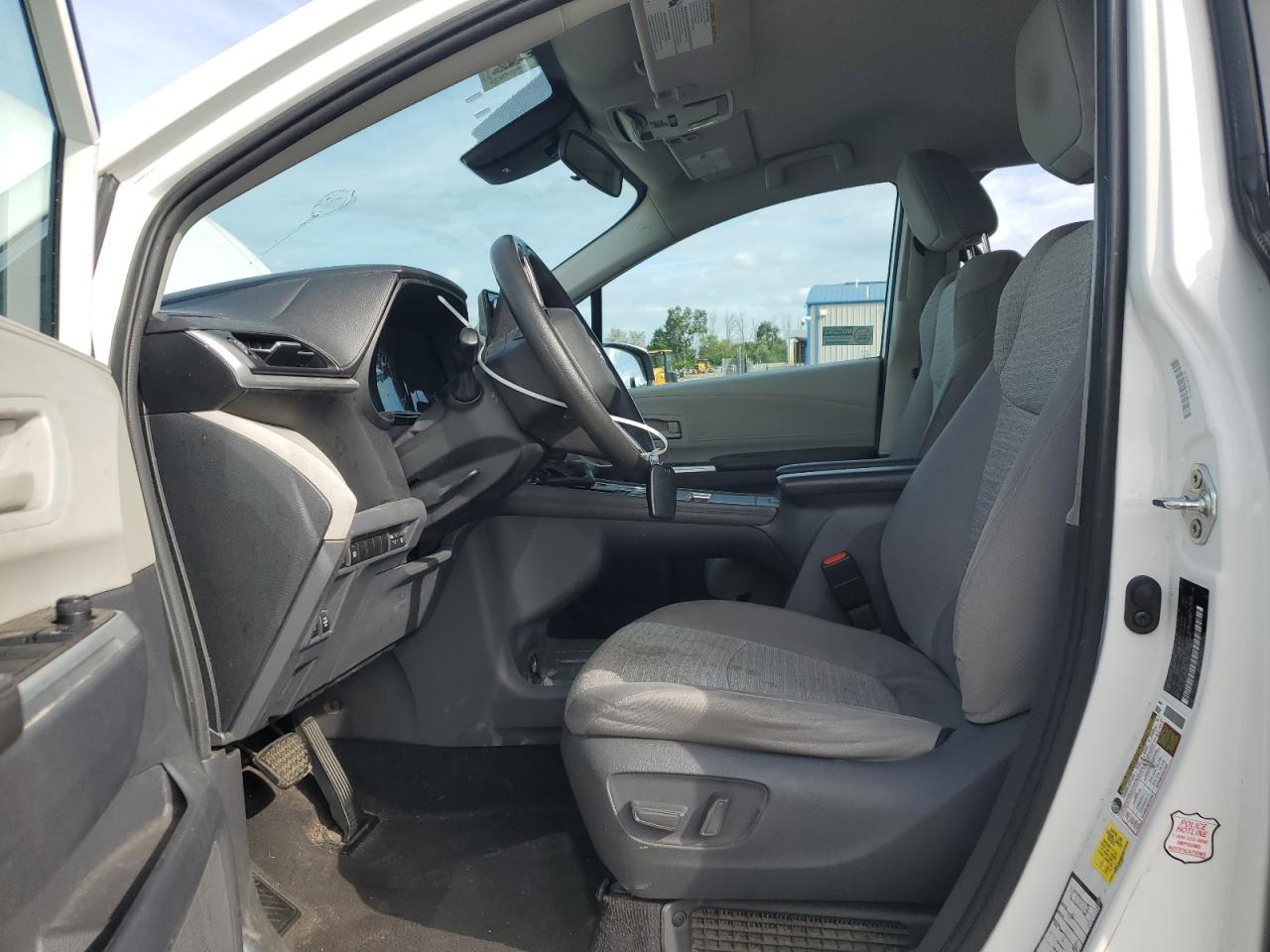 2021 Toyota Sienna Le - Фото 7