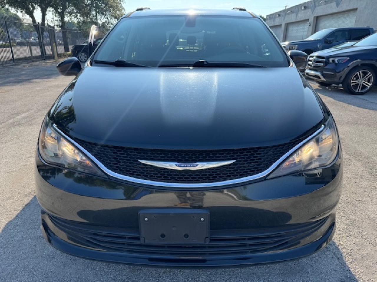 2020 Chrysler Voyager Lxi - Фото 5