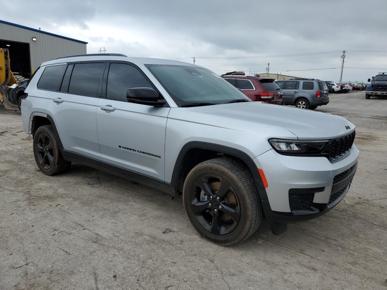 2023 Jeep Grand Cherokee L Laredo - Image 4