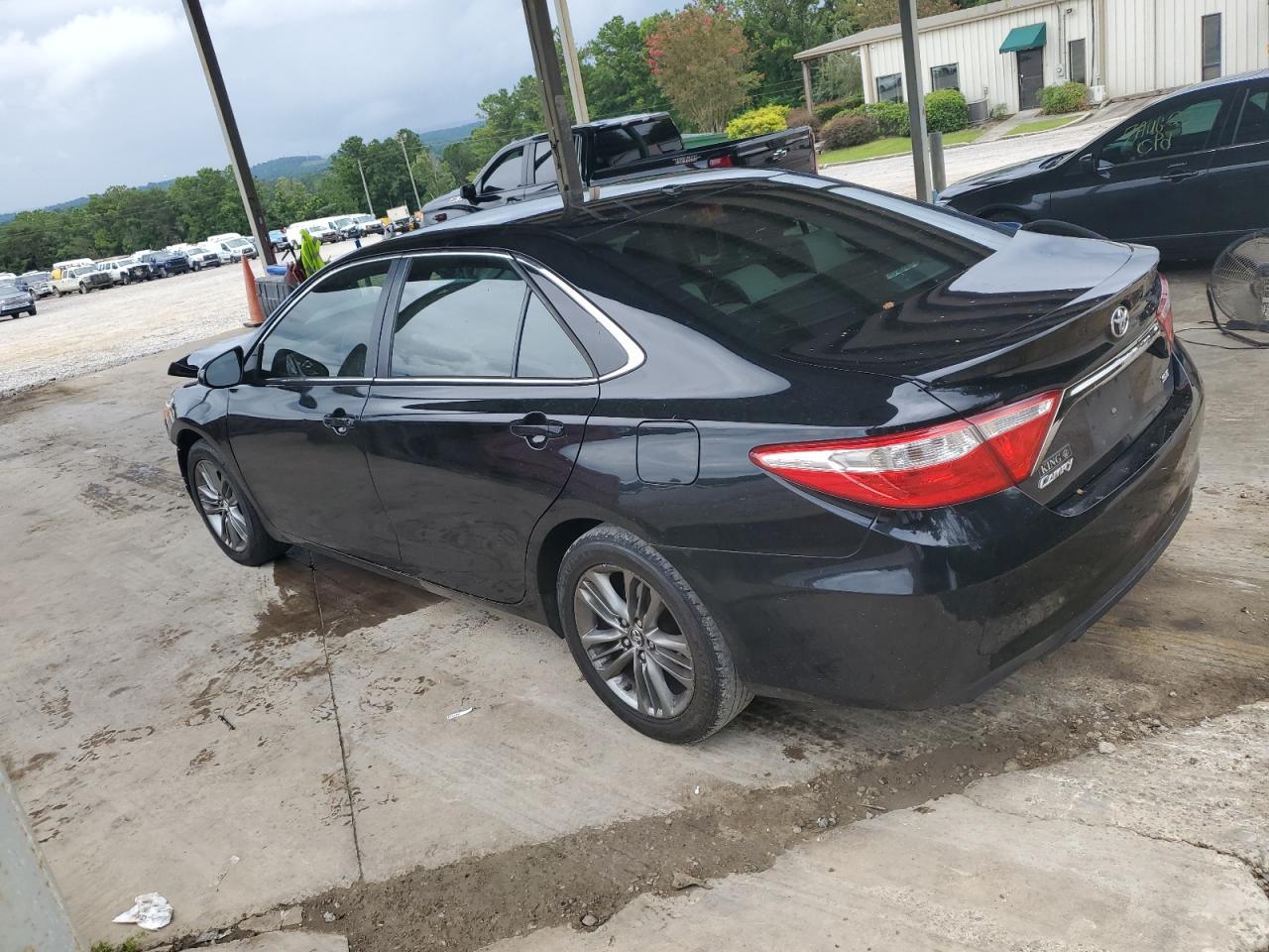 2017 Toyota Camry Le - Фото 2