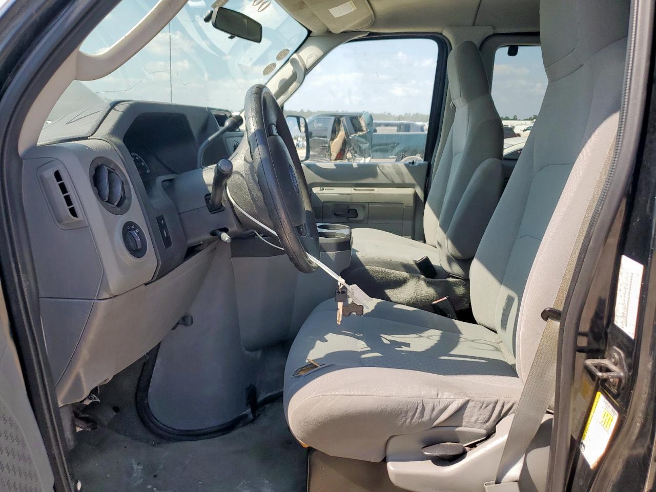 2011 Ford Econoline Cargo E-25 - Фото 7