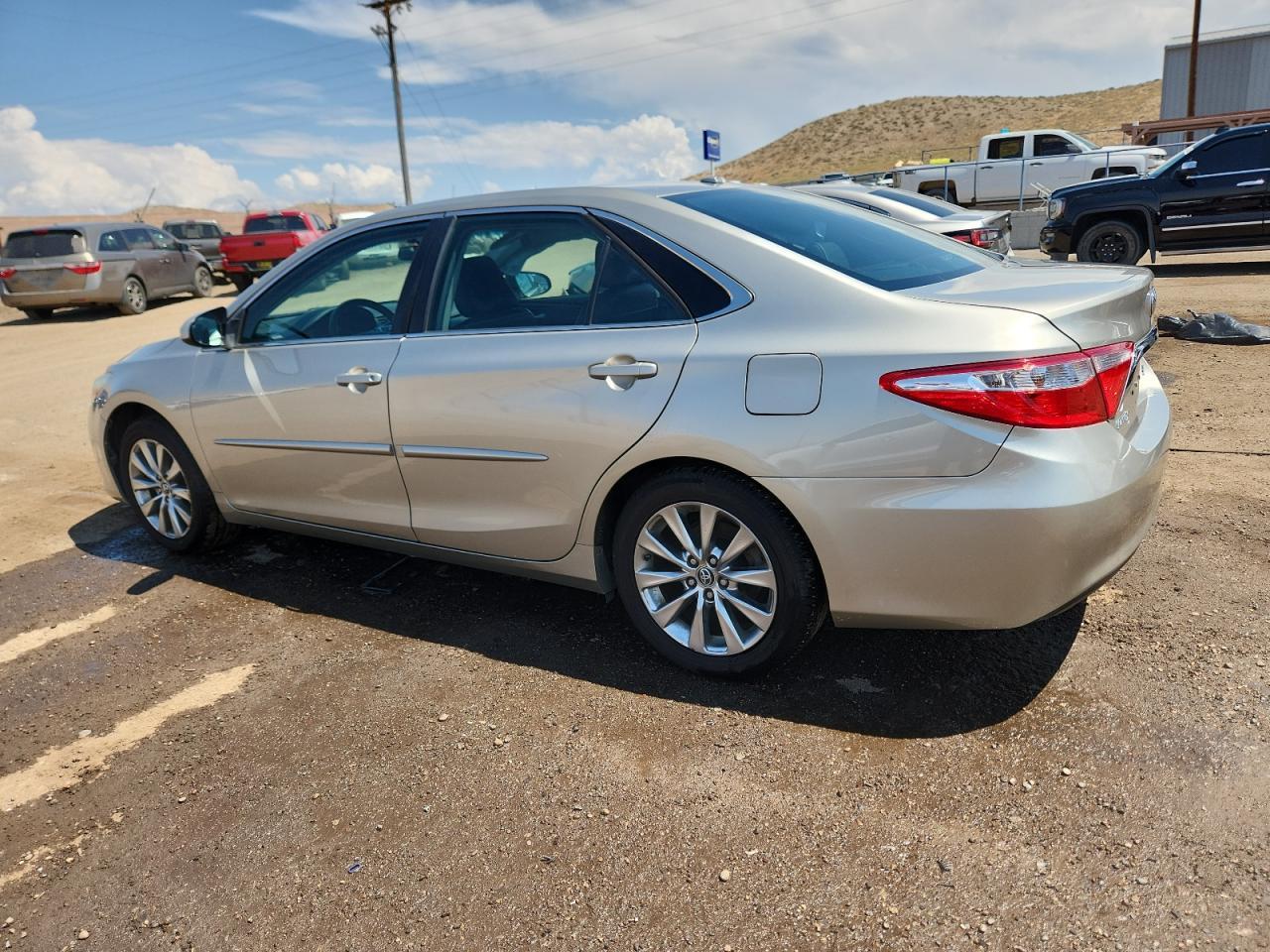 2016 Toyota Camry Le - Фото 2