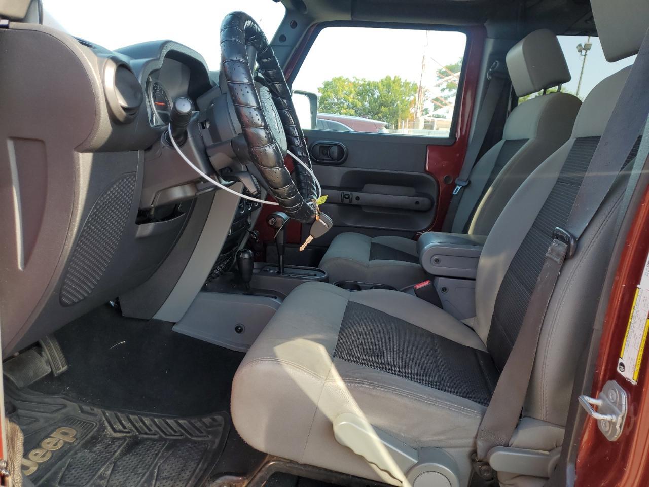 2010 Jeep Wrangler Unlimited Sport - Фото 7