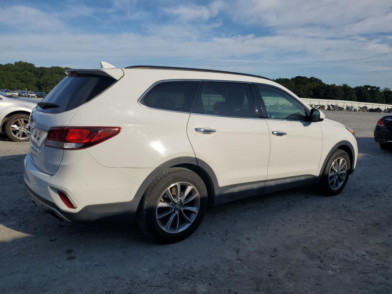 2017 Hyundai Santa Fe Se - Фото 3