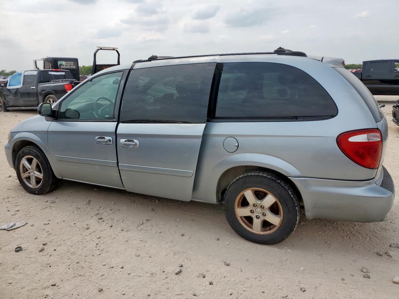 2005 Dodge Grand Caravan Sxt - Фото 2