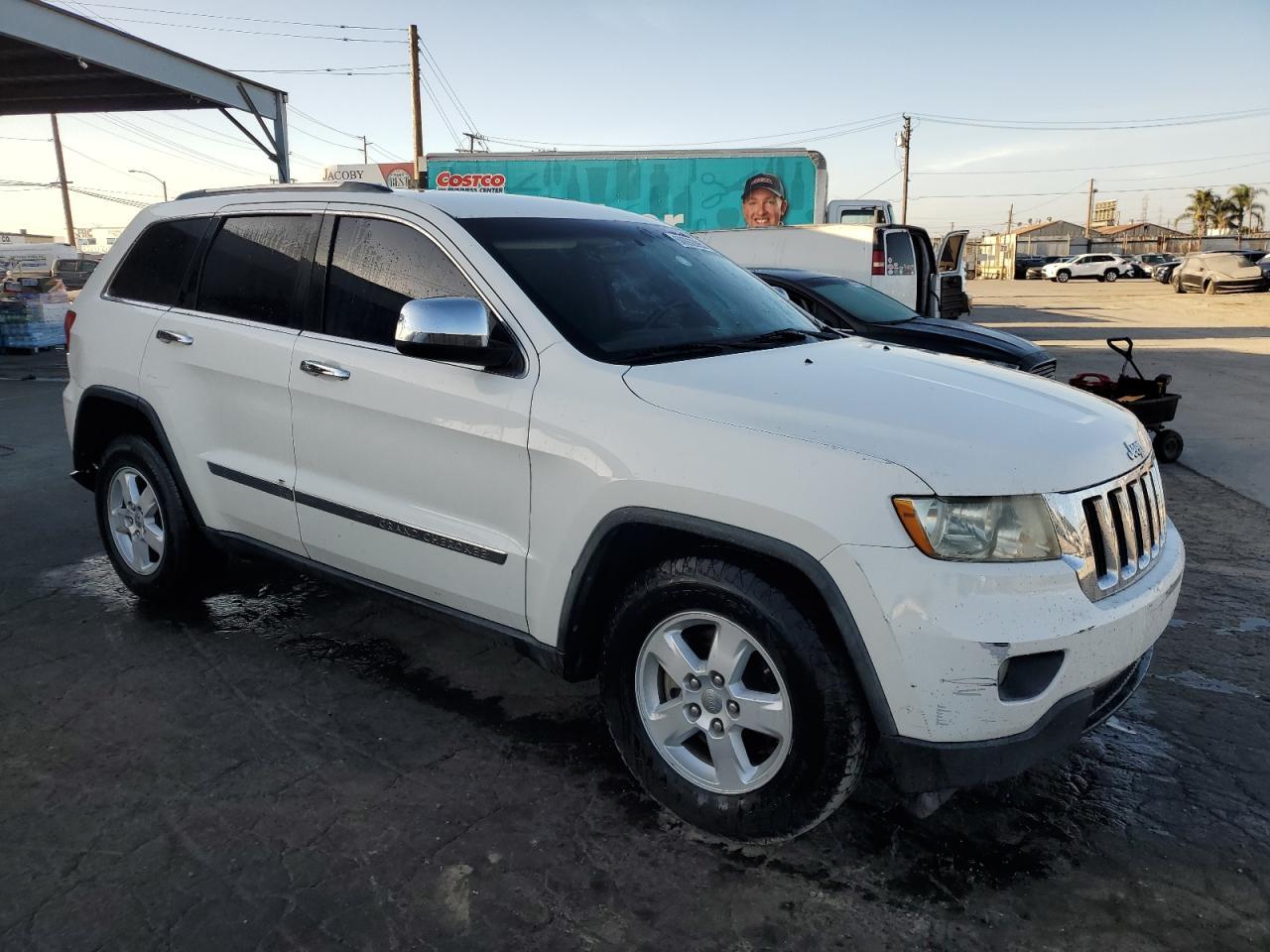 2011 Jeep Grand Cherokee Laredo - Image 4