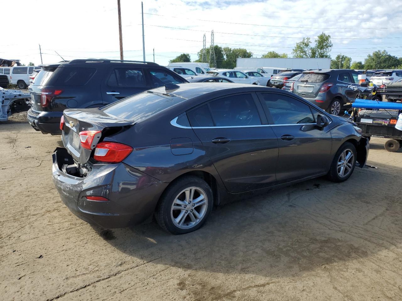 2017 Chevrolet Cruze Lt - Image 3