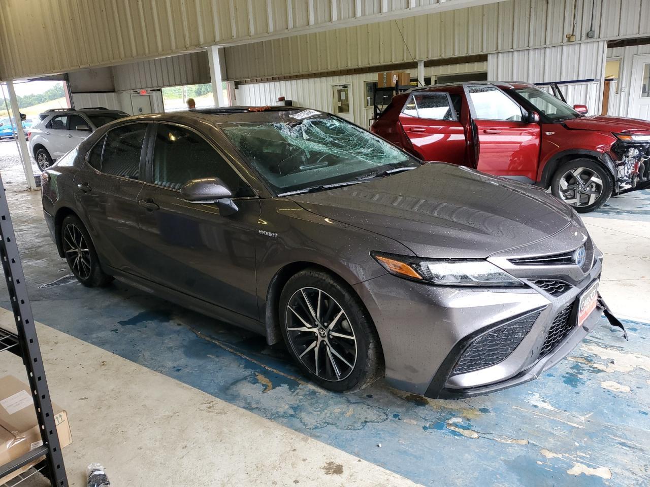 2021 Toyota Camry Se - Image 4