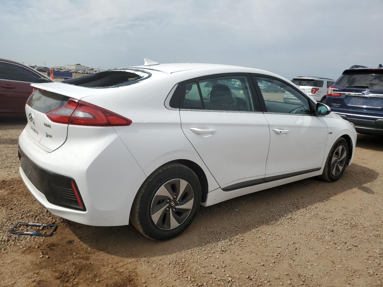 2017 Hyundai Ioniq Sel - Image 3