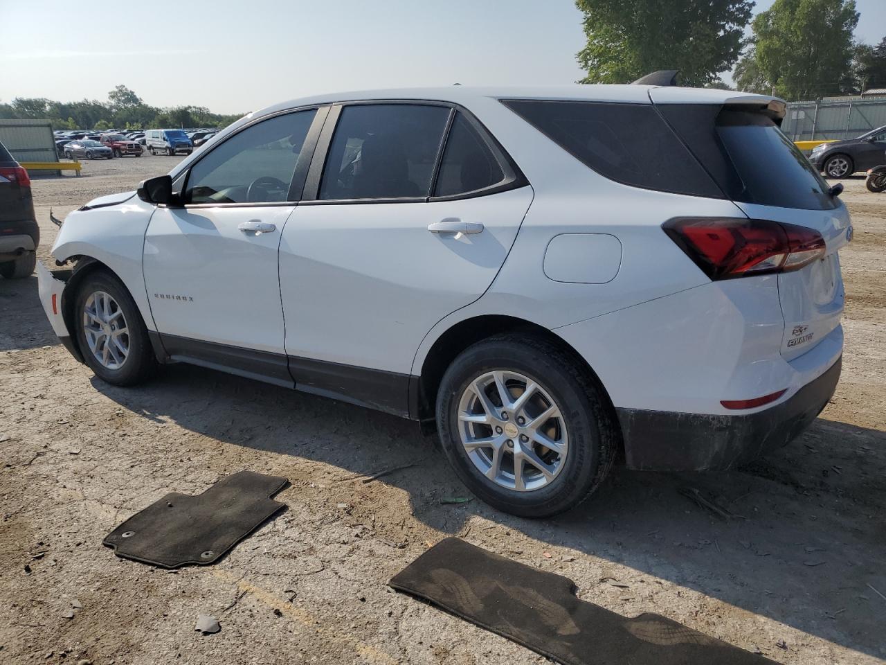 2022 Chevrolet Equinox Ls - Фото 2