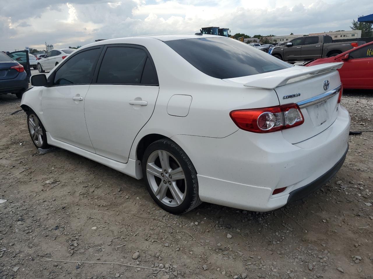 2013 Toyota Corolla Base - Фото 2